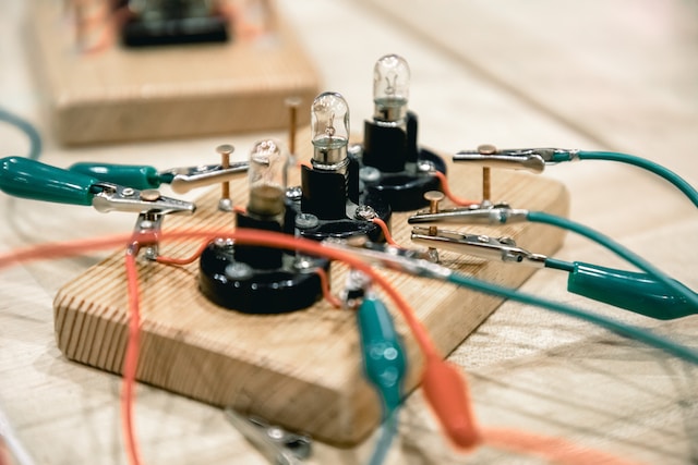 Wired lightbulbs setup on a wooden board