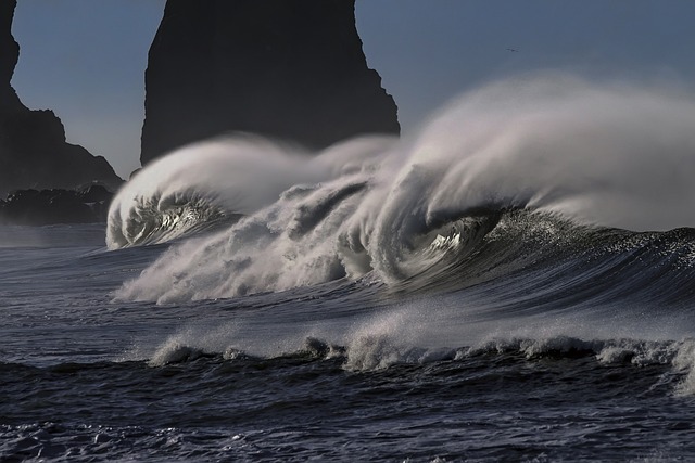 Powerful ocean waves rushing to shore